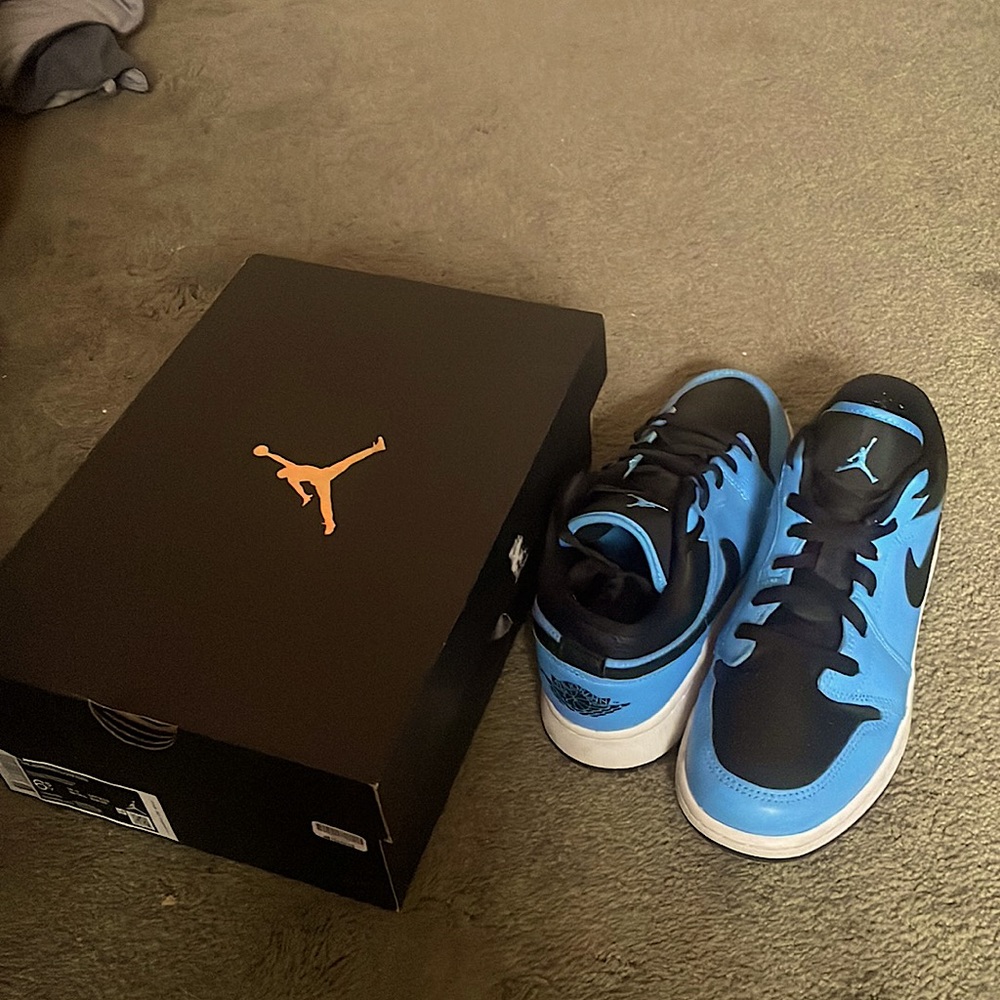 ‘University Blue Black’ Jordan 1s
